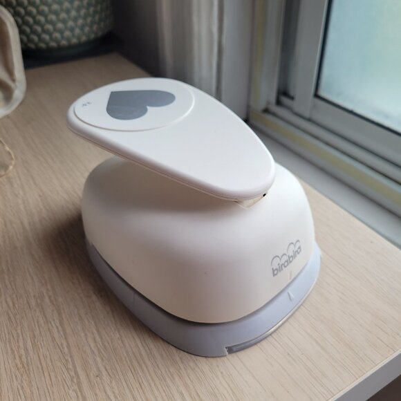 BiraBira - Extra Large 3.5" Heart Paper Hole Punch - Picture 7 of 7